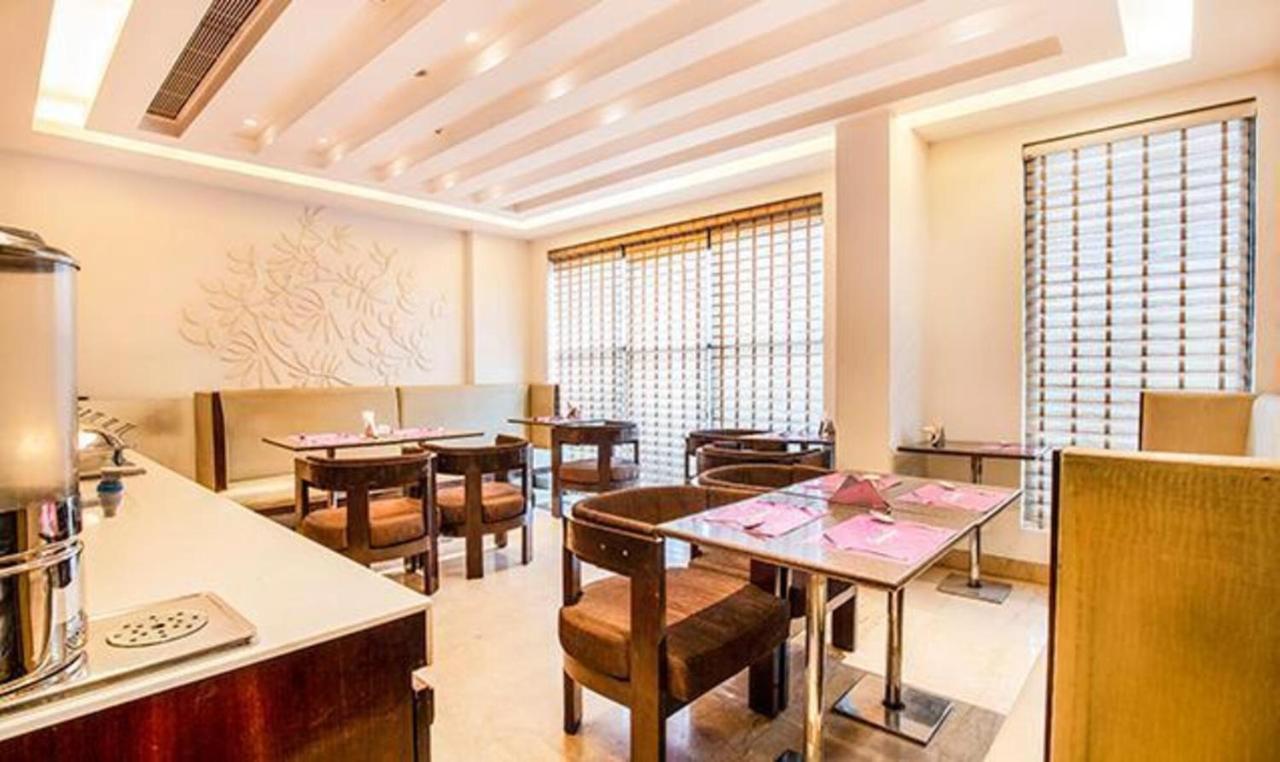 Jasmine Boutique Hotel Jasola New Delhi Exteriör bild