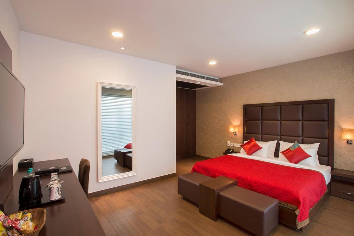 Jasmine Boutique Hotel Jasola New Delhi Exteriör bild