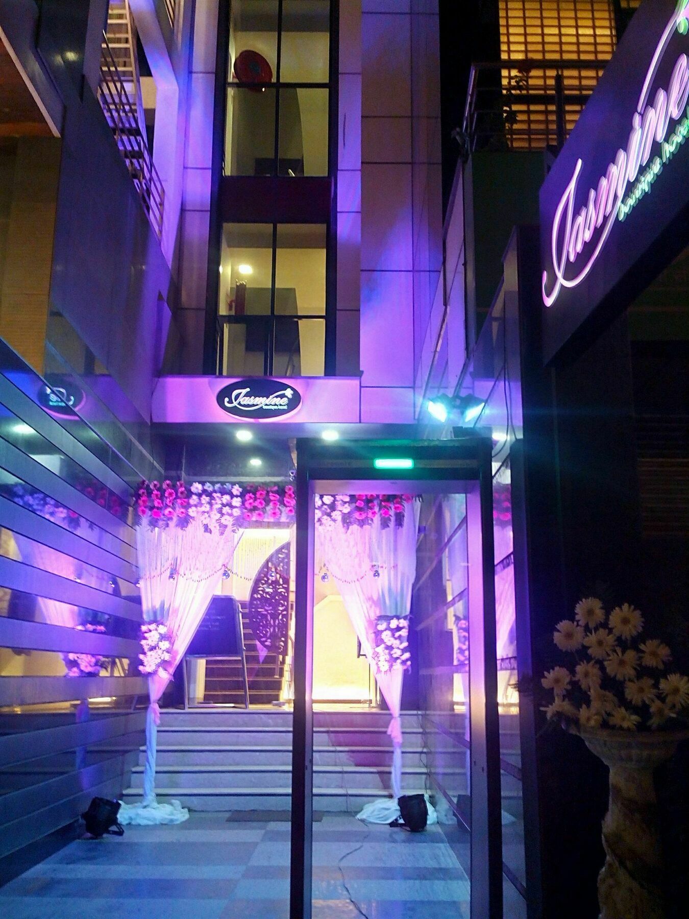 Jasmine Boutique Hotel Jasola New Delhi Exteriör bild