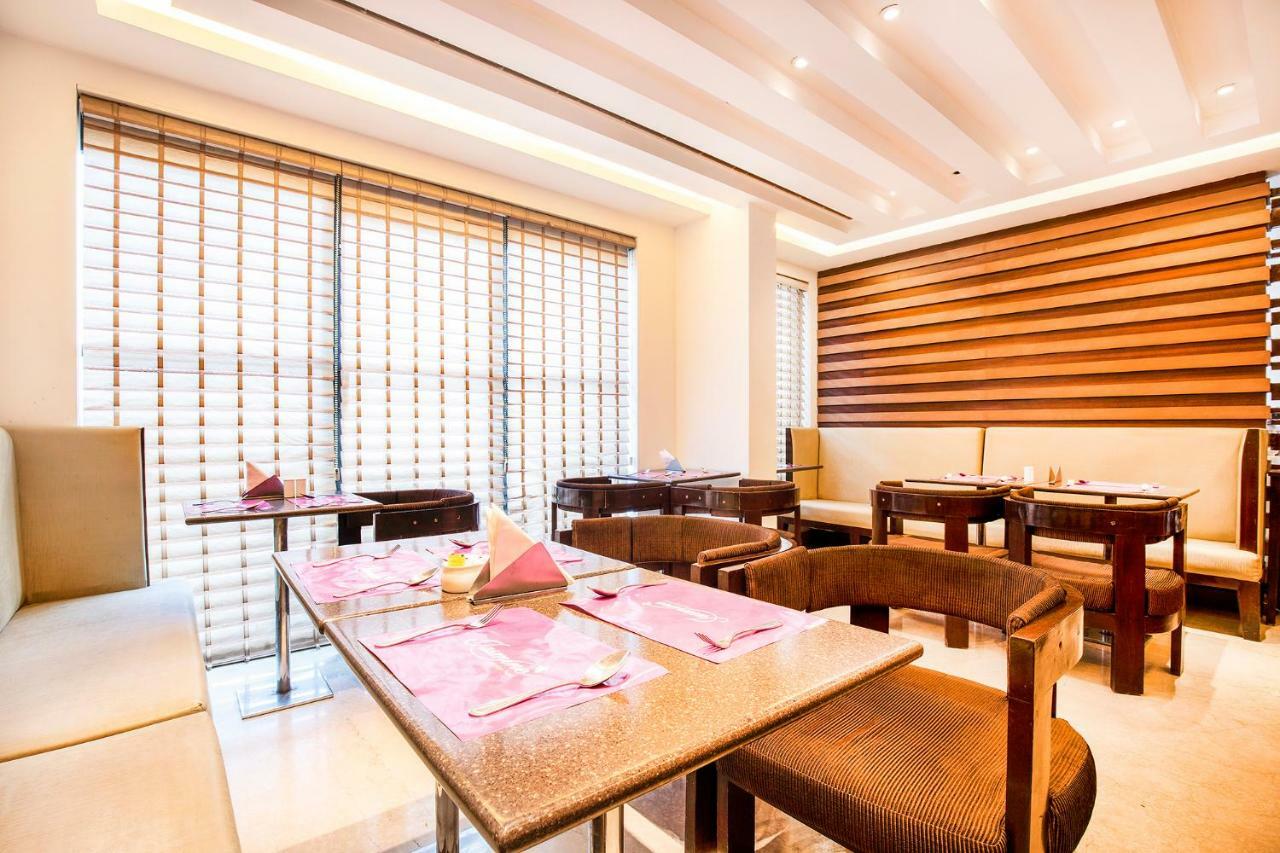 Jasmine Boutique Hotel Jasola New Delhi Exteriör bild